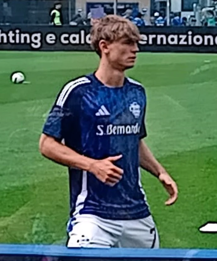 Nico Paz player card