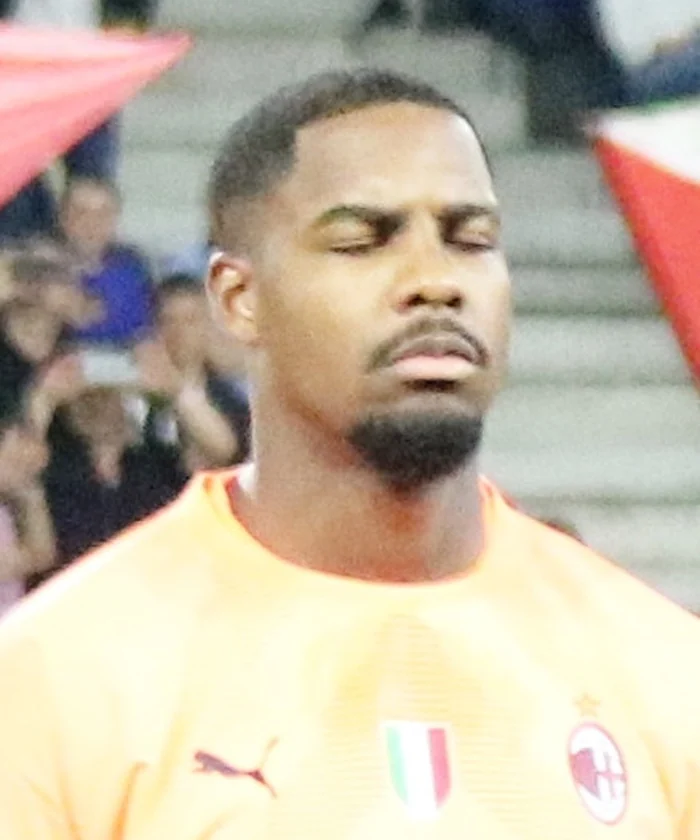 Mike Maignan player card