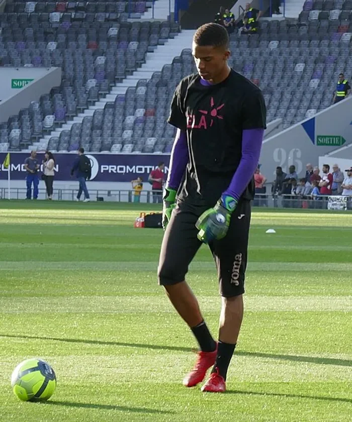 Alban Lafont player card