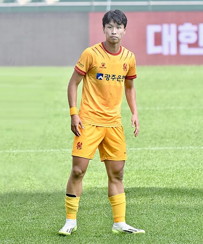 Eom Ji-sung player card